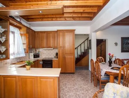 Fernanda's Traditional 2 Floor House