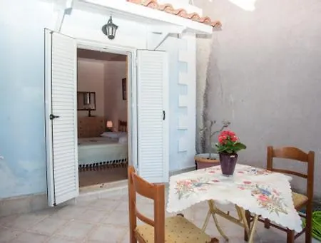 Dom wakacyjny Fernanda's Traditional 2 Floor House