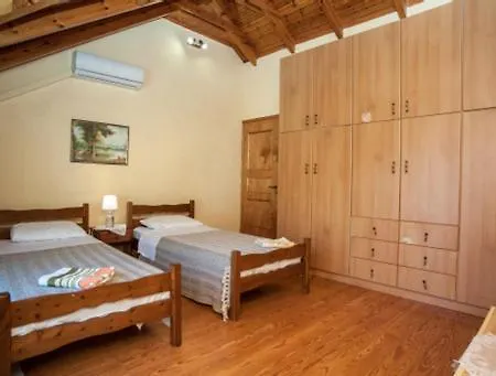 Fernanda's Traditional 2 Floor House *