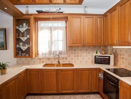 Dom wakacyjny Fernanda's Traditional 2 Floor House *