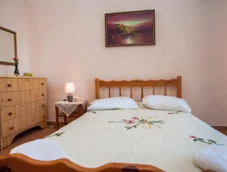 Dom wakacyjny Fernanda's Traditional 2 Floor House *